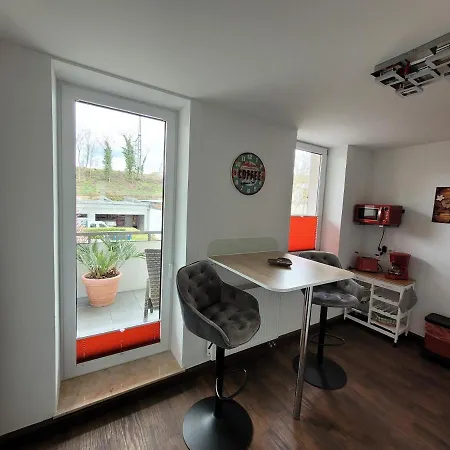 Apartment Oder Dresden-neustadt Inkl Parkplatz Mit Balkon Oder Terrasse *