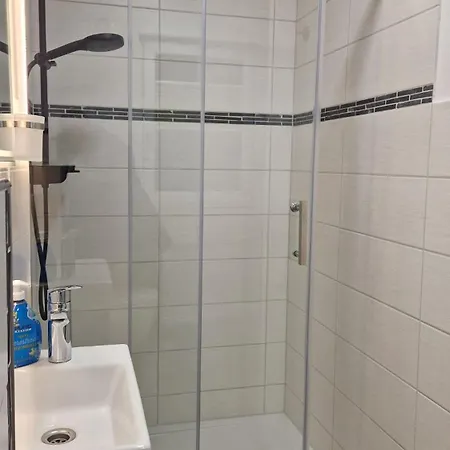Oder Dresden-neustadt Inkl Parkplatz Mit Balkon Oder Terrasse Apartament Drezno