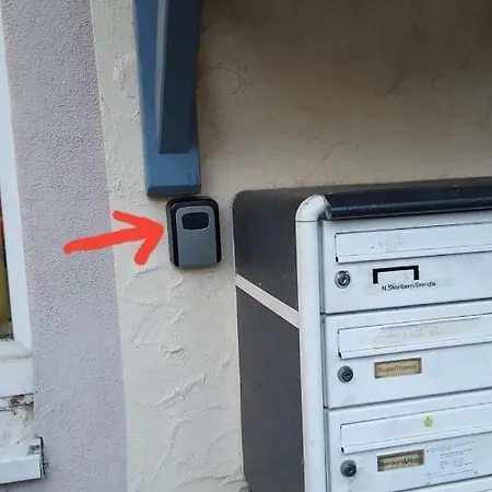 Oder Dresden-neustadt Inkl Parkplatz Mit Balkon Oder Terrasse דירה